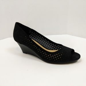 New Directions Peep Toe Shoes